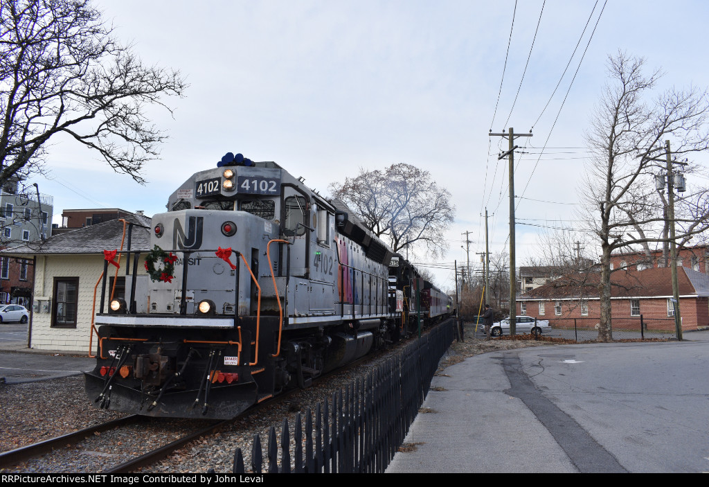 Now the train is proceeding north past the restored Warwick Station to make the stop at the collection point in Downtown Warwick